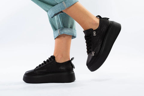 Sneakers Negri din Piele cu Platformă și Accesorii Metalice
