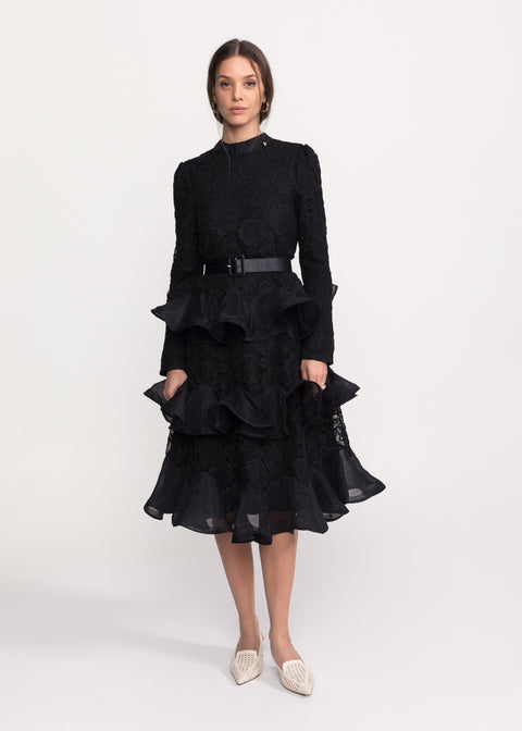 Rochie brodata cu volane ample
