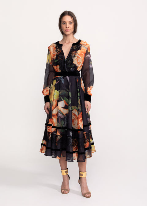 Rochie cu imprimeu floral si detalii din dantela