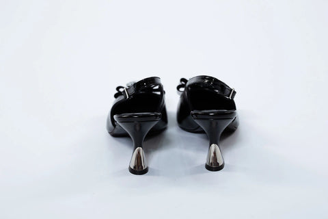 Pantofi negri slingback lăcuiți cu aplicație bijuterie și toc gros 7 cm – eleganță by AnnaLaFaet
