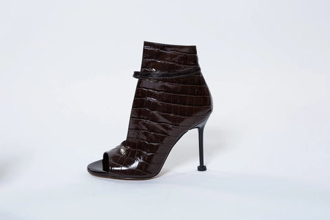 Sandale damă din piele croco maro, toc înalt 9,5 cm – Eleganță și rafinament