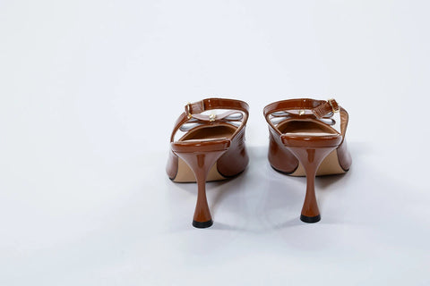 Pantofi maro din lac cu fundă decorativă și toc gros de 8 cm – eleganță retro AnnaLaFaet