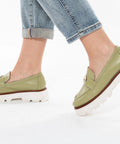 Loafers Olive din piele naturală și accesoriu auriu