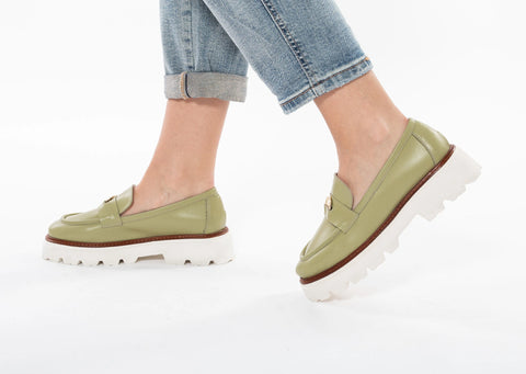 Loafers Olive din piele naturală și accesoriu auriu
