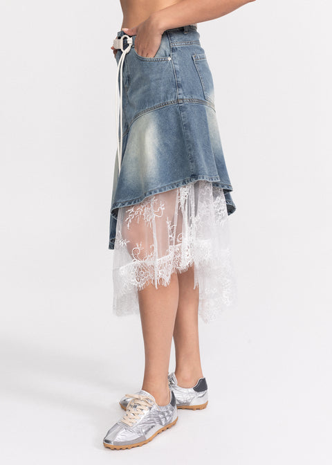 Fusta denim cu detalii delicate de dantela
