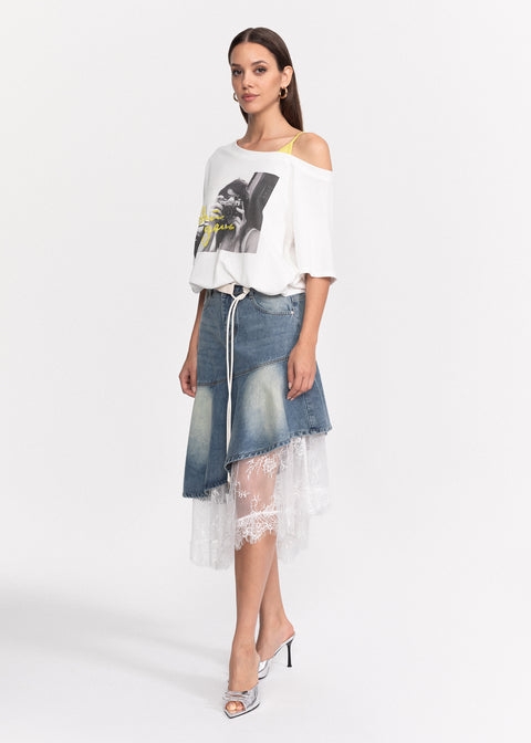 Fusta denim cu detalii delicate de dantela