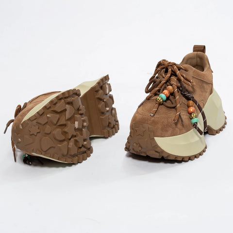 Adidași damă din piele întoarsă cu platformă geometrică și detalii boho