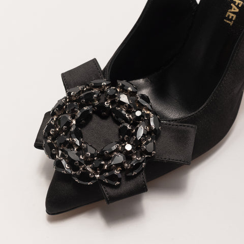 Pantofi stiletto cu toc inalt si brosa decorativa