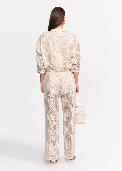 Costum cu model floral brodat format din jacheta si pantaloni cu talie inalta
