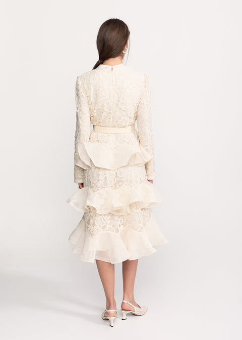 Rochie brodata cu volane ample