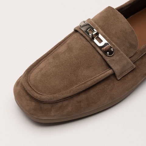 Mocasini din piele intoarsa cu accesoriu metalic argintiu