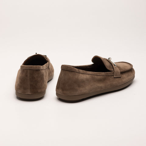 Mocasini din piele intoarsa cu accesoriu metalic argintiu