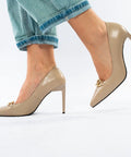 Pantofi stiletto nude cu accesoriu auriu - Annalafaet