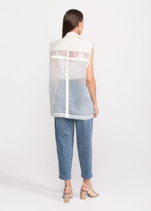 Vesta cu organza transparenta si accente statement