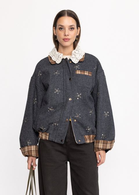 Geaca din material textil cu aplicatii din strasuri si guler detasabil din dantela