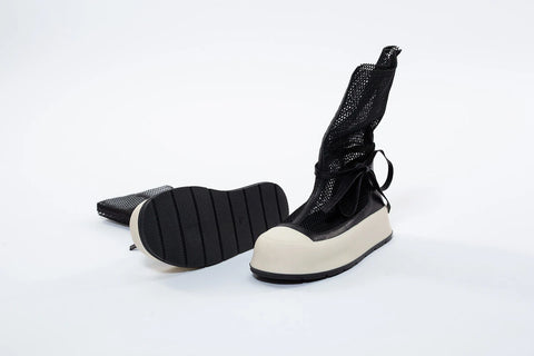 Ghete din piele in combinatie cu plasa