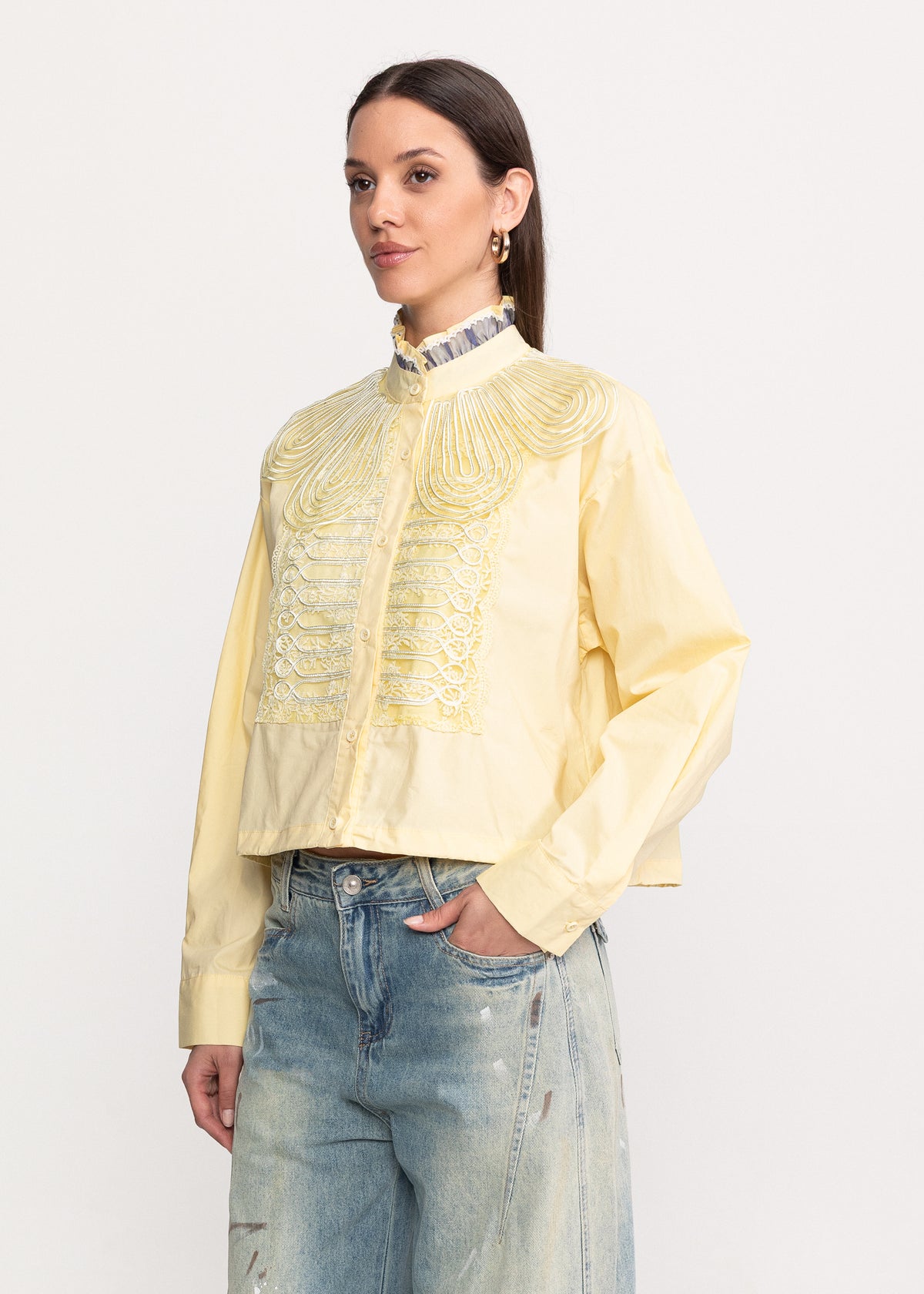 Short shirt with decorative embroidery