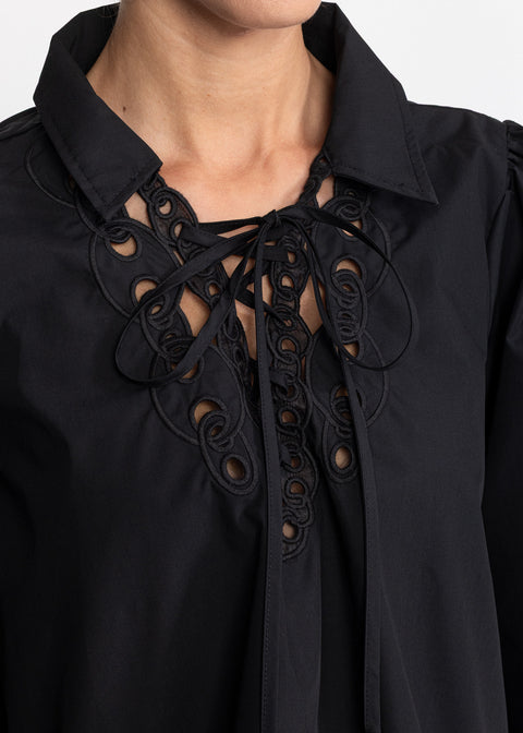 Camasa eleganta cu broderie si snururi delicate 2710