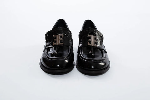 Pantofi loafer negri din piele lăcuită, cu accesoriu metalic, stil elegant