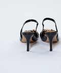 Pantofi din piele lăcuită cu accesoriu auriu – eleganță atemporală și rafinament desăvârșit