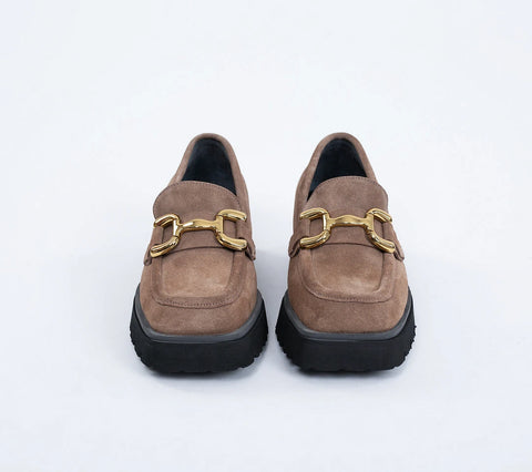 Loafers damă, din piele intoarsa, cu accesoriu auriu