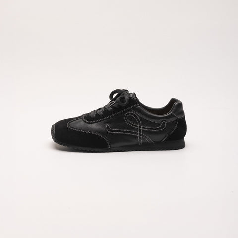 Leather sneakers with decorative stitching
