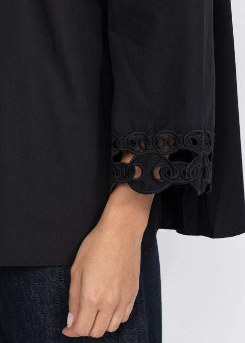 Camasa eleganta cu broderie si snururi delicate 2710