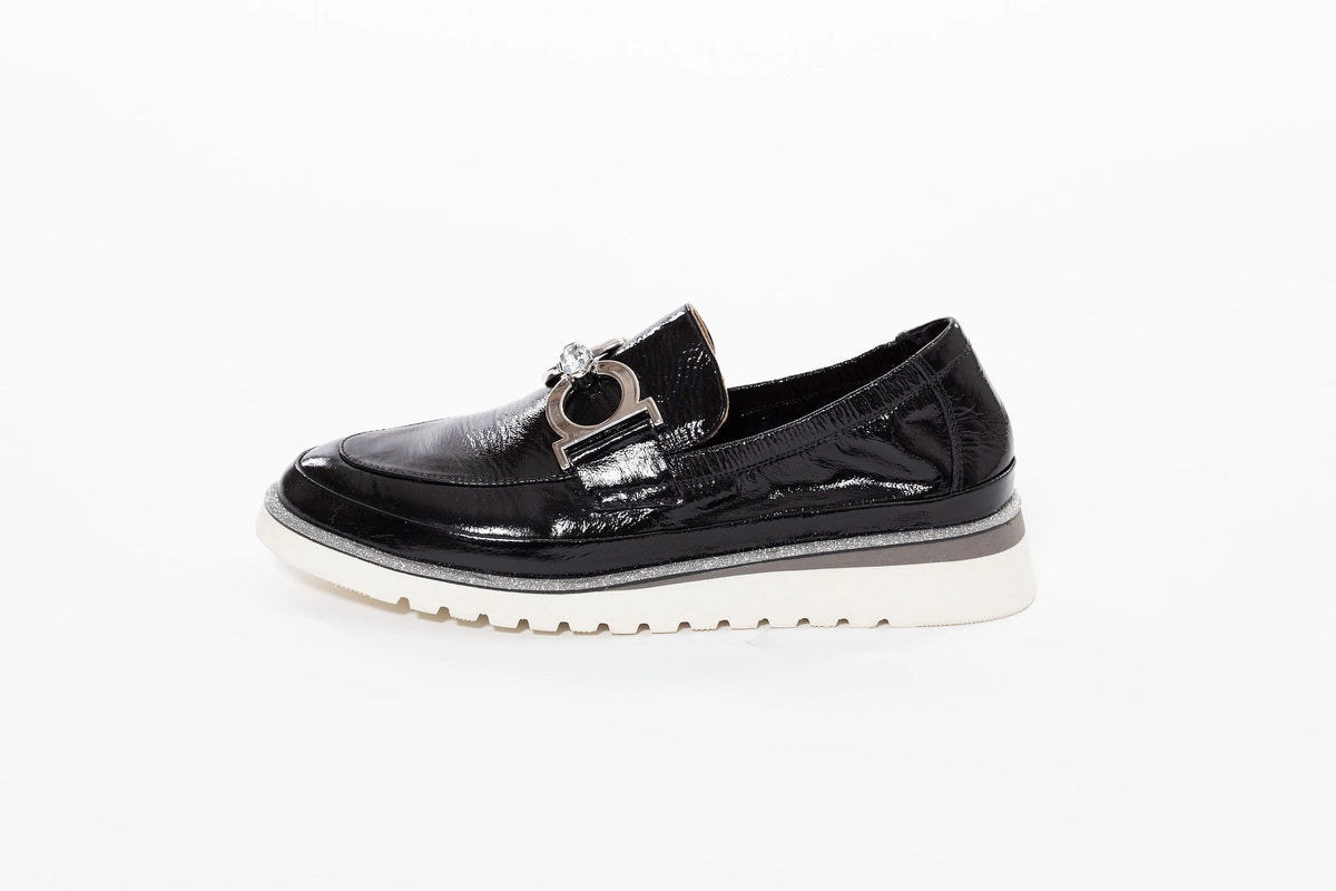 Pantofi din piele lăcuită cu accesoriu metal argintiu și stras