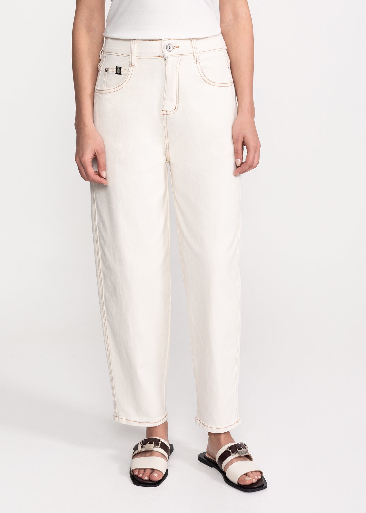 Straight-Leg Jeans with Contrast Details