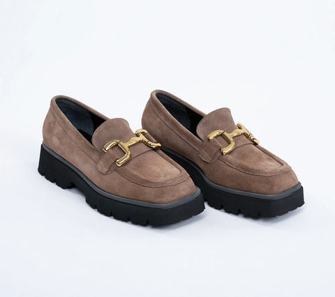 Loafers damă, din piele intoarsa, cu accesoriu auriu