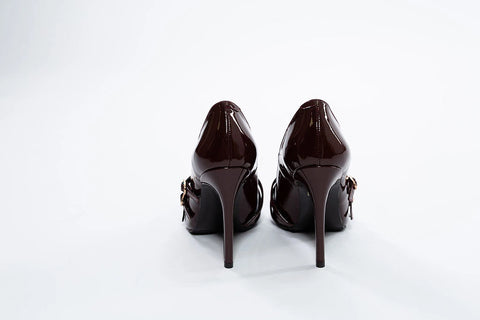 Pantofi eleganți din piele lăcuită cu barete și catarame