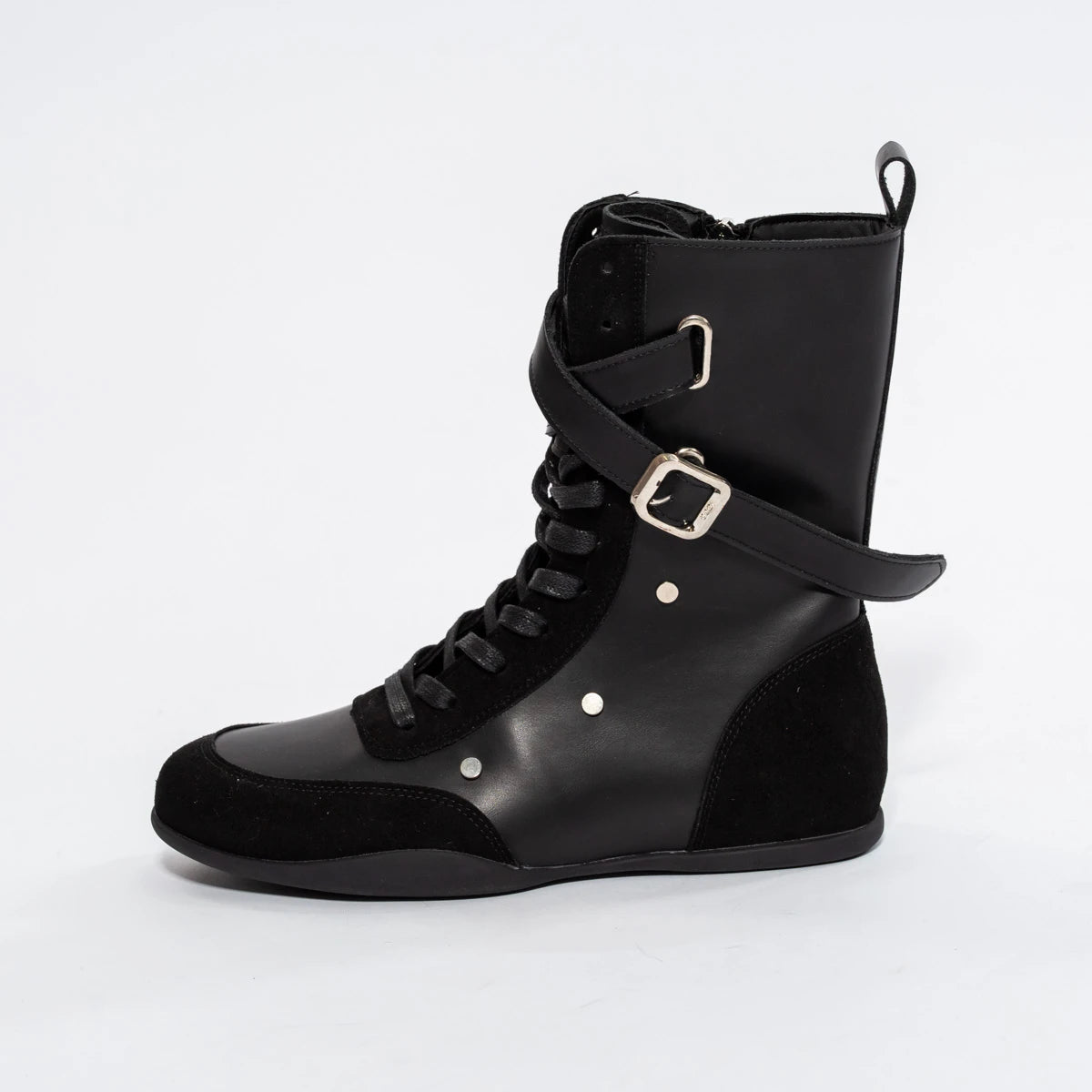 Ghete din piele naturală – design urban cu accente futuriste