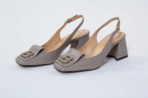 Pantofi din piele naturală taupe – eleganță discretă și versatilitate atemporală