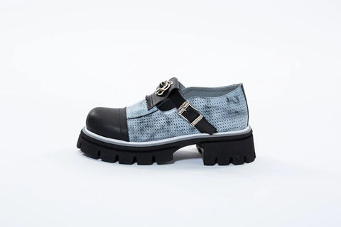 Pantofi din piele cu accesoriu si inchidere cu curea