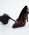 Pantofi eleganți din piele lăcuită cu barete și catarame