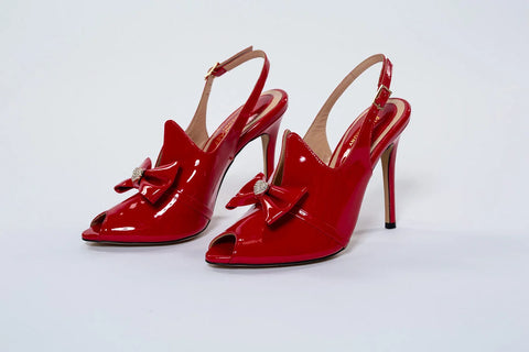 Pantofi din piele lăcuită cu toc înalt de 11 cm – puterea eleganței autentice
