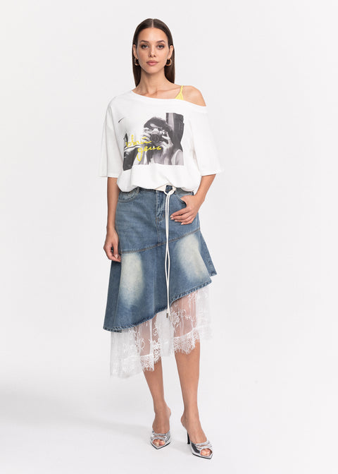 Fusta denim cu detalii delicate de dantela