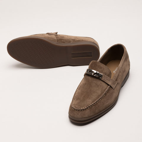 Mocasini cu cusaturi decorative