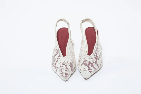 Pantofi eleganți din piele naturală și dantelă – rafinament la fiecare pas