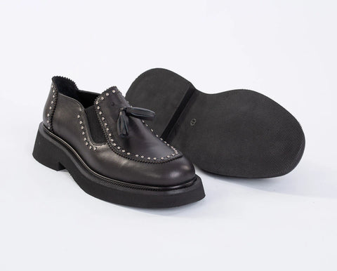 Loafers din piele cu ciucur si detalii  metalice