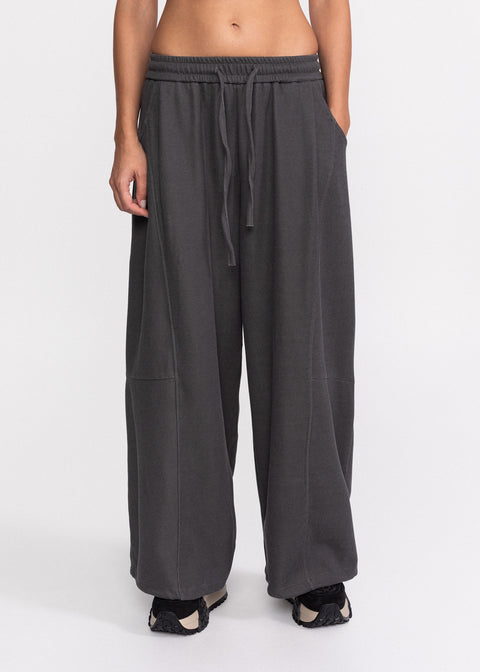 Pantaloni casual din bumbac moale si croi lejer