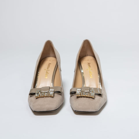 Elegant Shoes with Decorative Crystals
