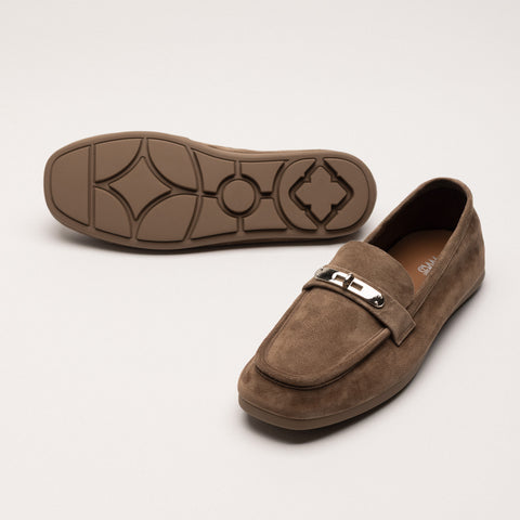 Mocasini din piele intoarsa cu accesoriu metalic argintiu