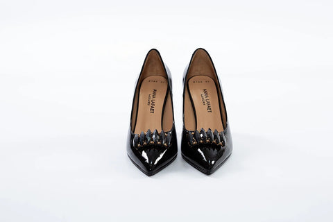 Pantofi negri, eleganți, din piele lăcuită