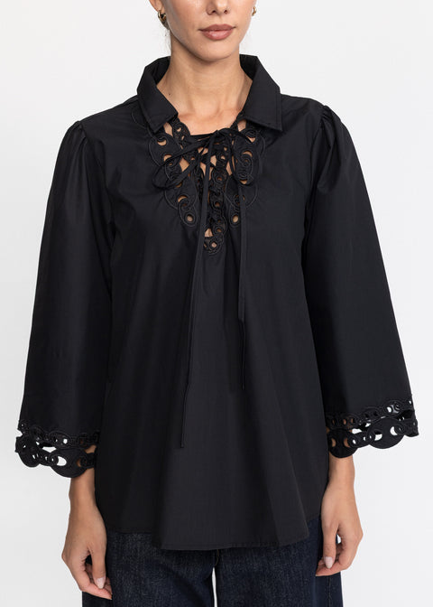 Camasa eleganta cu broderie si snururi delicate 2710