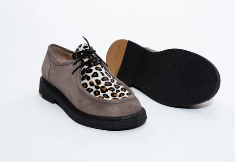 Pantofi din piele naturala intoarsa capucino,in combinatie cu animal print