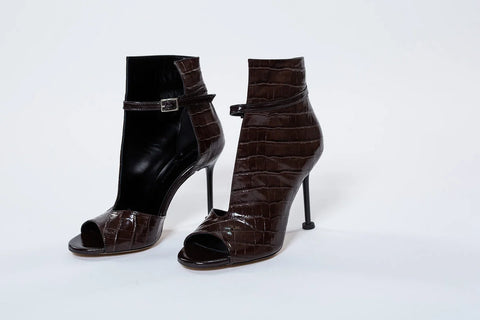 Sandale damă din piele croco maro, toc înalt 9,5 cm – Eleganță și rafinament