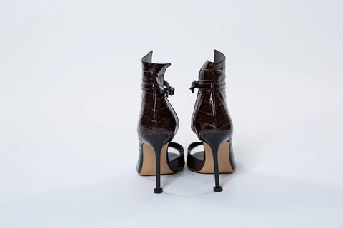 Sandale damă din piele croco maro, toc înalt 9,5 cm – Eleganță și rafinament