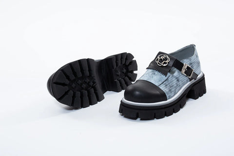 Pantofi din piele cu accesoriu si inchidere cu curea