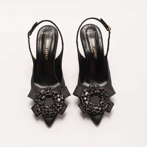Pantofi stiletto cu toc inalt si brosa decorativa